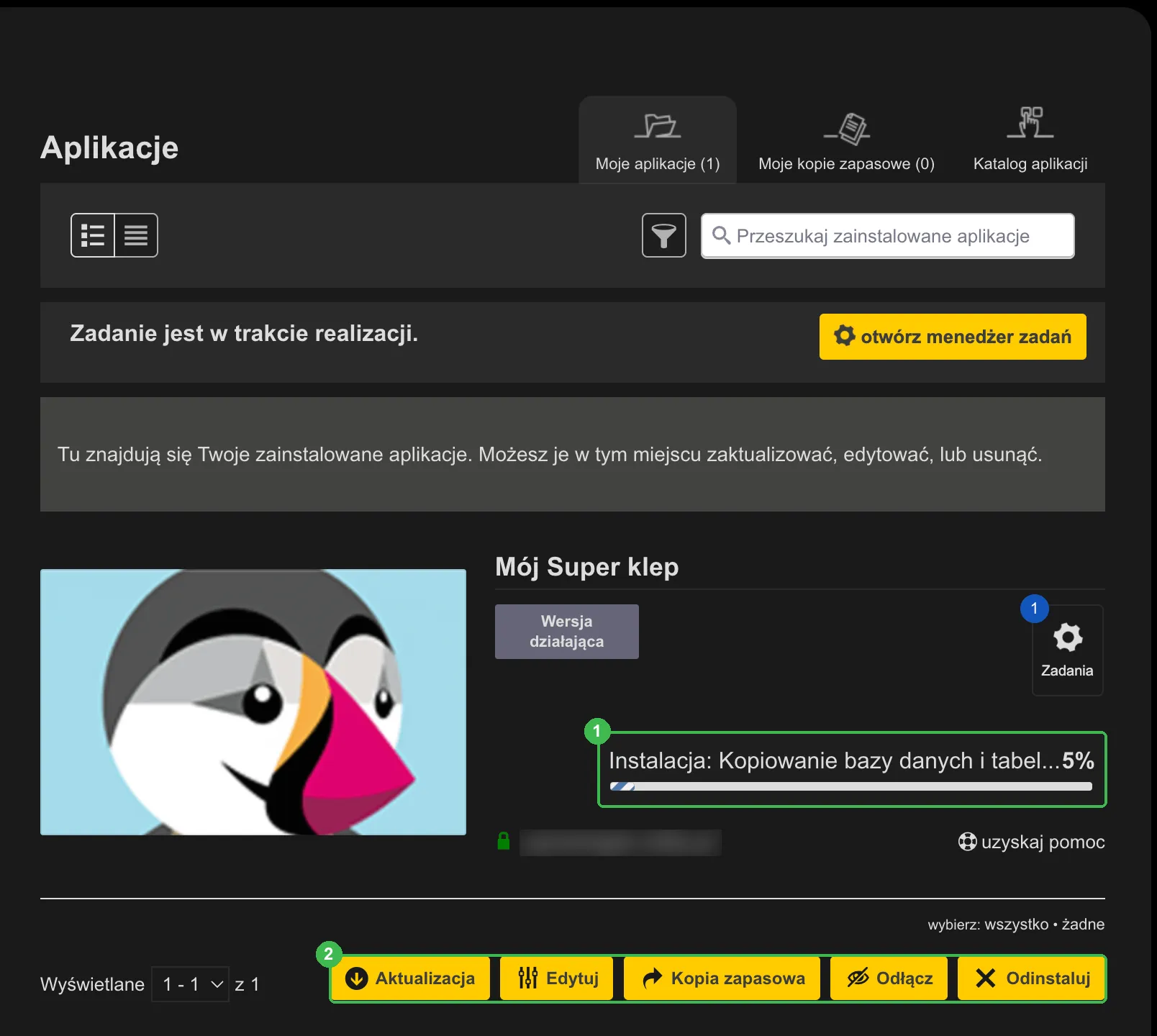Lista zainstalowanych aplikacji z paskiem postępu instalacji PrestaShop i przyciskami Aktualizacja, Edytuj, Kopia zapasowa, Odłącz i Odinstaluj