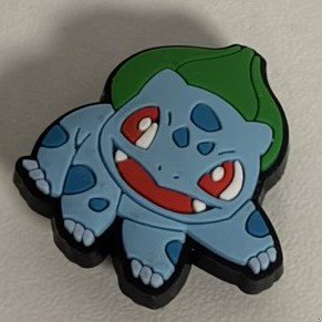 Przypinka do butów, wersja niebieska - Bulbasaur z kolekcji Damiana Ślimaka, egzemplarz numer 9